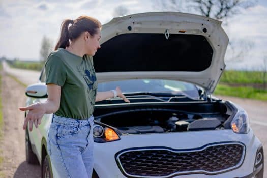 3 tekenen dat je auto koelvloeistof lekt en hoe je je motor gezond houdt